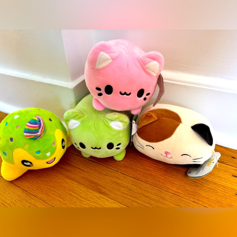 Stackable stuffed animals